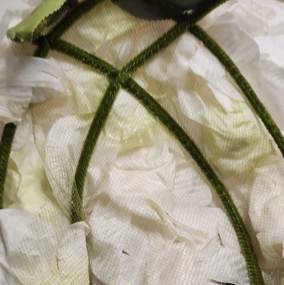 VINTAGE White Floral Hair Fascinator – Old Hollywood Glam Collectible Headpiece - Picture 5 of 9
